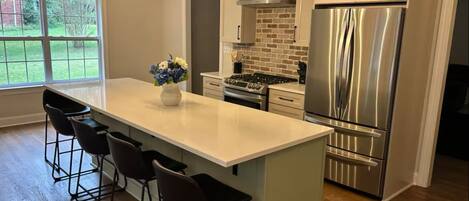 Mikroaaltouuni, uuni, liesi, astianpesukone