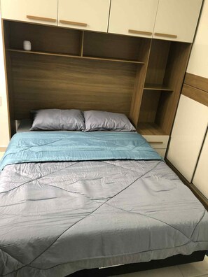 2 bedrooms, Internet, bed sheets - Cozy kitchenette in Praia Grande, São Francisco do Sul, SC, space for up to 5 people. (São Francisco do Sul)