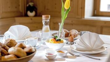 Free daily continental breakfast