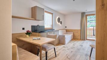 Apartment, Balcony, City View | Ruang tamu