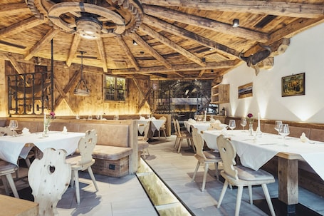 Restaurant. Hotel Schmuckhof