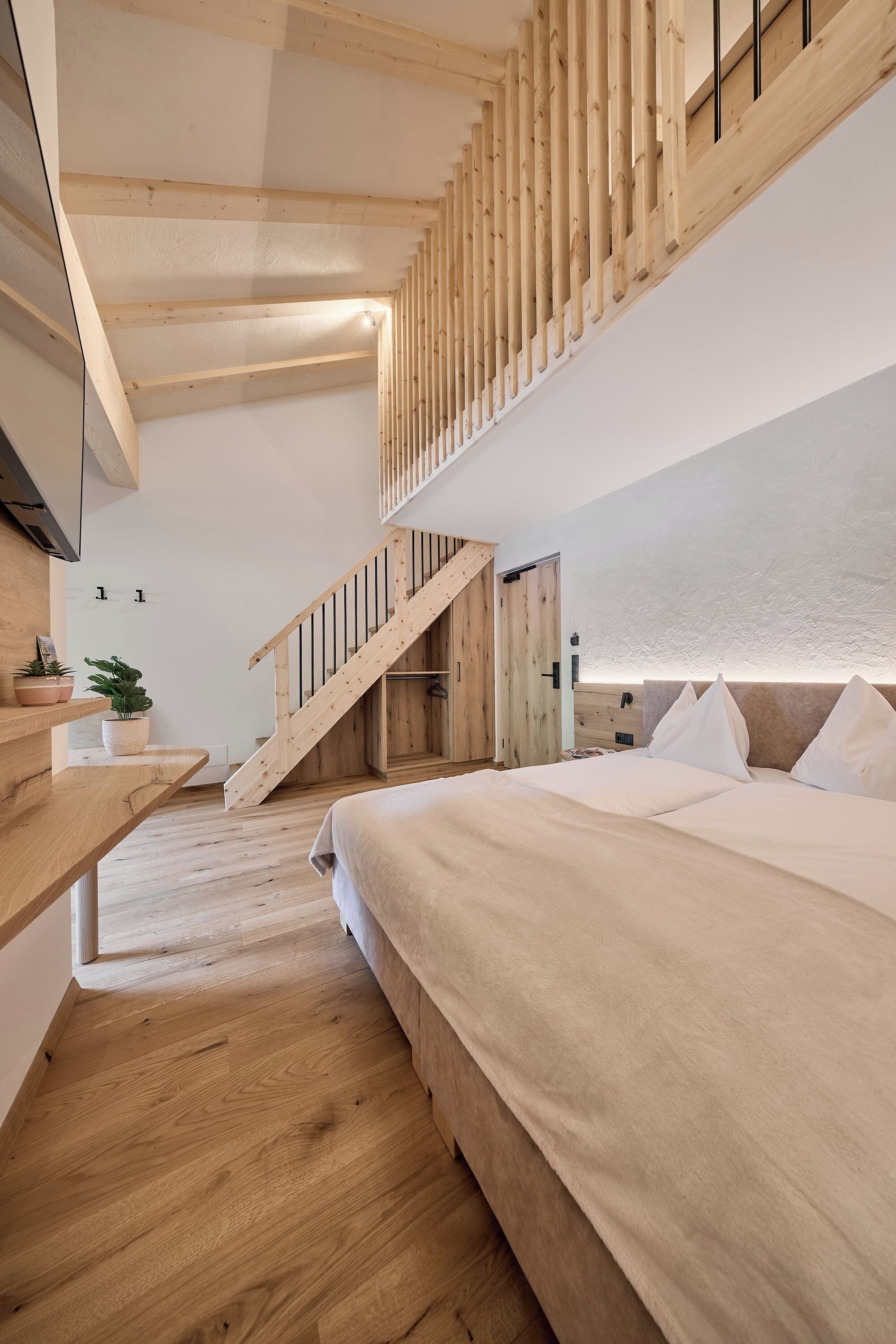 Family Quadruple Room | In-room safe, desk, soundproofing, free WiFi