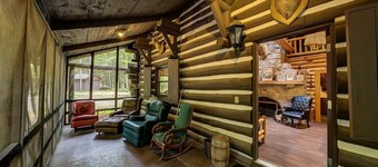 NEW LISTING Forks River Lodge - Boardman River - Pet Friendly