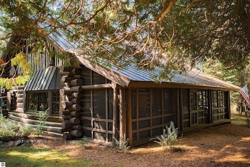 Forks River Lodge - Boardman River - Pet Friendly