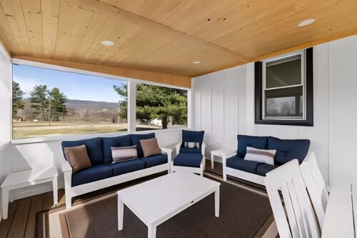 Riverside cottage in charming Elkton