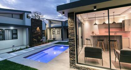 Villa violet | Pool | 55” TV Netflix | 5 mins Mall