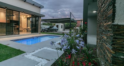 Villa violet | Pool | 55” TV Netflix | 5 mins Mall