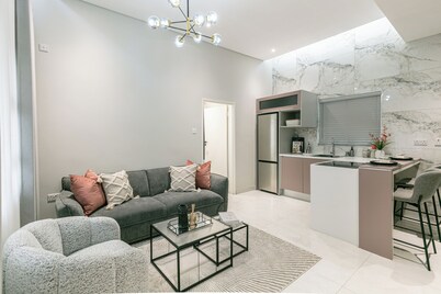 Villa violet | Pool | 55” TV Netflix | 5 mins Mall