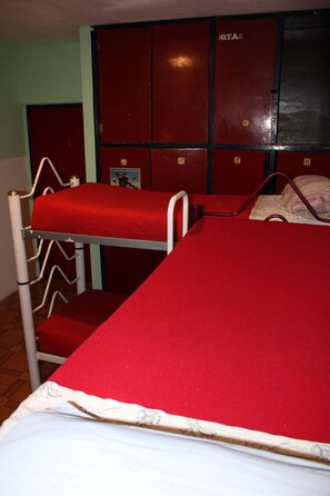 خزنة داخل الغرفة وواي فاي مجانًا