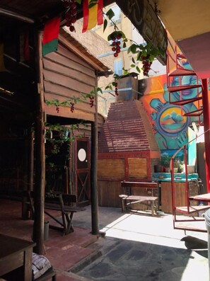 Terrace/patio - The Grapevine Hostel (Mendoza)
