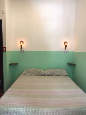 Kamar Double Basic | Brankas dan Wi-Fi gratis