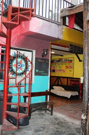 المنشأة من الخارج