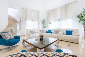 Villa | 5 bedrooms - Villa Desiree 5BR Cocotal Luxury Villa Pool Maid (Punta Cana)