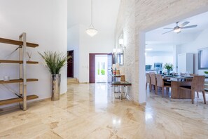 House - Villa Desiree 5BR Cocotal Luxury Villa Pool Maid (Punta Cana)