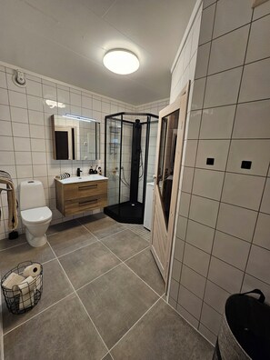 Shower, towels