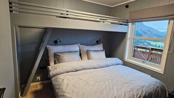 2 bedrooms, WiFi, bed sheets