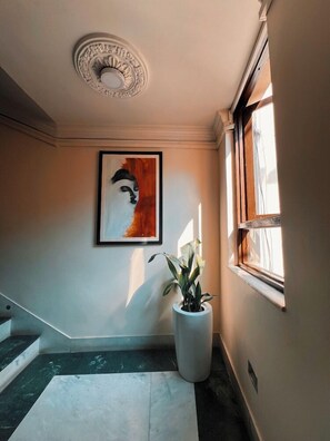 المنشأة من الداخل