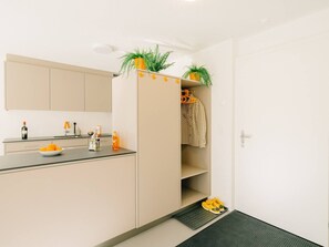 Kühlschrank, Ofen, Herdplatte, Geschirrspüler