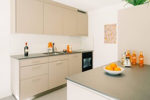 Fridge, oven, stovetop, dishwasher