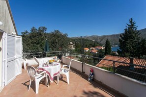 Balcony - Apartments Tramonto - Studio Apartment With Balcony and Sea View (Dubrovnik)