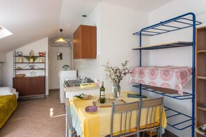 Dining - Apartments Tramonto - Studio Apartment With Balcony and Sea View (Dubrovnik)