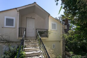 Apartment | Exterior - Apartments Tramonto - Studio Apartment With Balcony and Sea View (Dubrovnik)
