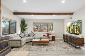 TV, books - Scenic West Sedona Escape with Thunder Mtn Views (Sedona)