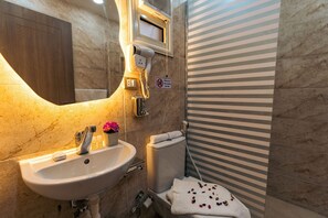Standard Single Room | Bathroom | Shower, free toiletries, hair dryer, slippers