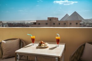 Triple Room with Balcony Pyramids View | Terrace/patio - Oriental Pyramids & GEM View (Giza)