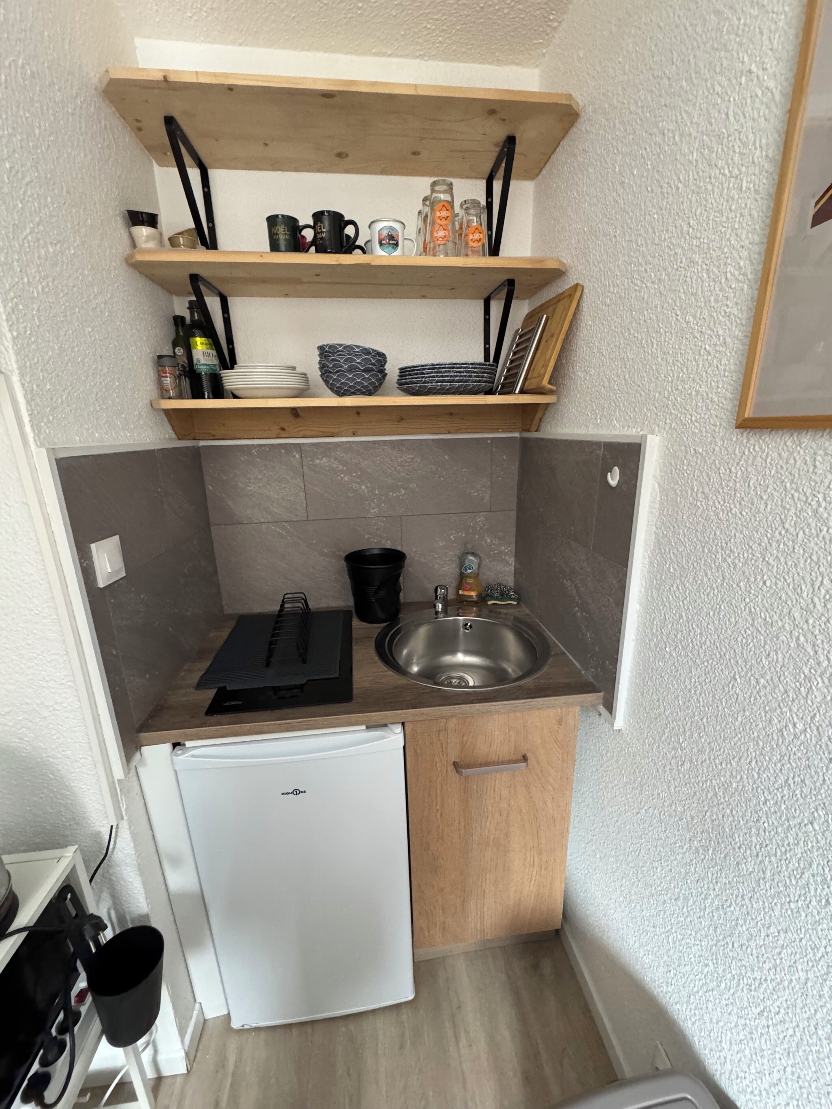 Fridge, microwave, stovetop, coffee/tea maker