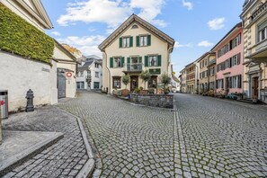 Exterior - ReMo l Old town idyll on Lake Walen #2 | balcony I near station + highway I parking lot (Weesen)
