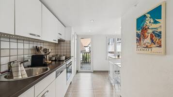 Réfrigérateur, four, plaque de cuisson, lave-vaisselle