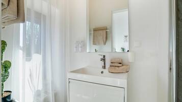 Apartment | Bathroom