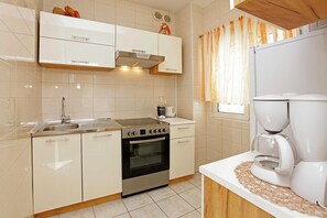 Apartment | Eigene Küche | Kühlschrank, Mikrowelle, Ofen, Herdplatte