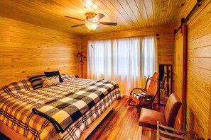 Tabla de planchar con plancha, wifi y ropa de cama 