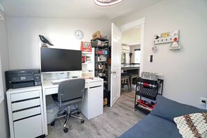 2 Schlafzimmer, Schreibtisch, Bügeleisen/Bügelbrett, kostenloses WLAN