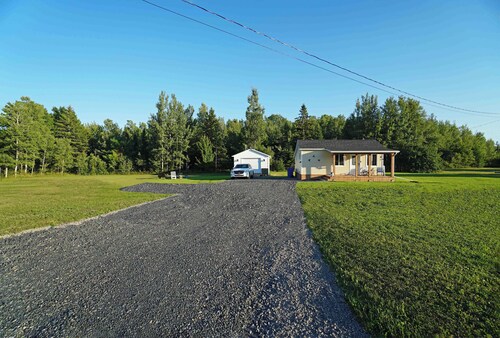Tiny Home w/modern décor. Great retreat for relaxing and exploring the Peninsula