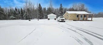 Tiny Home w/modern décor. Great retreat for relaxing and exploring the Peninsula