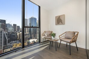Apartment | 2 bedrooms, iron/ironing board, bed sheets - Modern City Apartment With Stunning Views (Melbourne)