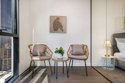 Modern City Apartment With Stunning Views