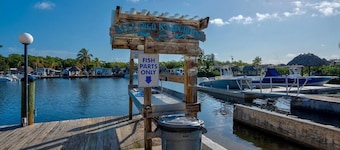 Beachfront Retreat w Pool, Boat Ramp & Dock Rental