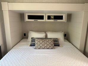 2 عدّة غرف نوم ومكتب ومكواة/لوح كي وواي فاي مجانًا