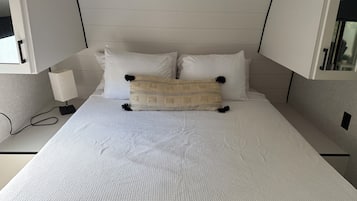 2 slaapkamers, een bureau, een strijkplank/strijkijzer, gratis wifi