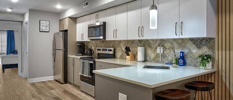 電子レンジ、オーブン、コンロ、食器洗い機