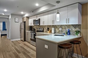 Mikrowelle, Ofen, Herdplatte, Geschirrspüler