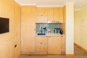 Apartment | Private kitchen - Quirky CBD 1-bed With Pool, Sauna and Balcony (Brisbane)