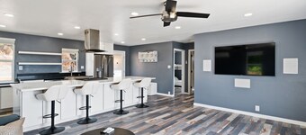 Chic House with Fantastic View of Clear Lake