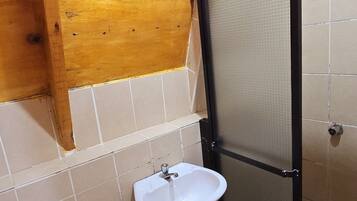 Toallas, jabón, papel de baño