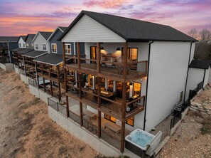 Exterior - Beautiful Lake View - Indoor Pool Access - Hot Tub - Game Room (Branson)
