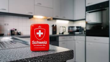 KĂŒhlschrank, Mikrowelle, Ofen, Herdplatte